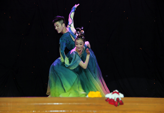 Pas de Deux Harmony by Shan Chong and Shan Sihan