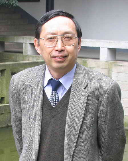 陈来,哲学博士,清华大学哲学系教授,当代著名哲学史家。2009年11月1日正式出任清华大学国学研究院院长。 陈来,哲学博士,清华大学哲学系教授,当代著名哲学史家。2009年11月1日正式出任清华大学国学研究院院长。