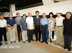 kaiyun电子
组织艺术家赴京津城际铁路考察采风.gif