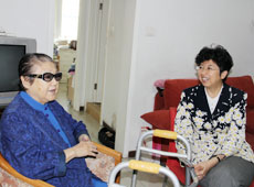 赵实看望李世济