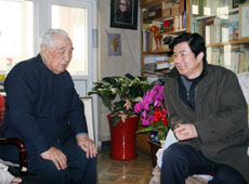 李屹看望胡可