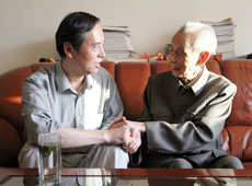 廖奔看望郭汉城